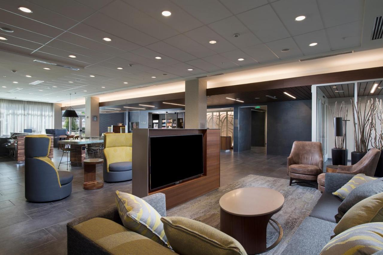 Courtyard By Marriott Atlanta Alpharetta/Avalon Area Hotel Exterior photo